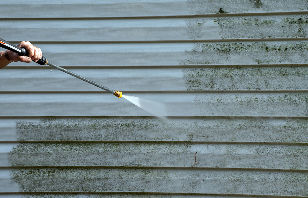 Image of siding being pressure washed - Bel Tex Soft Wash